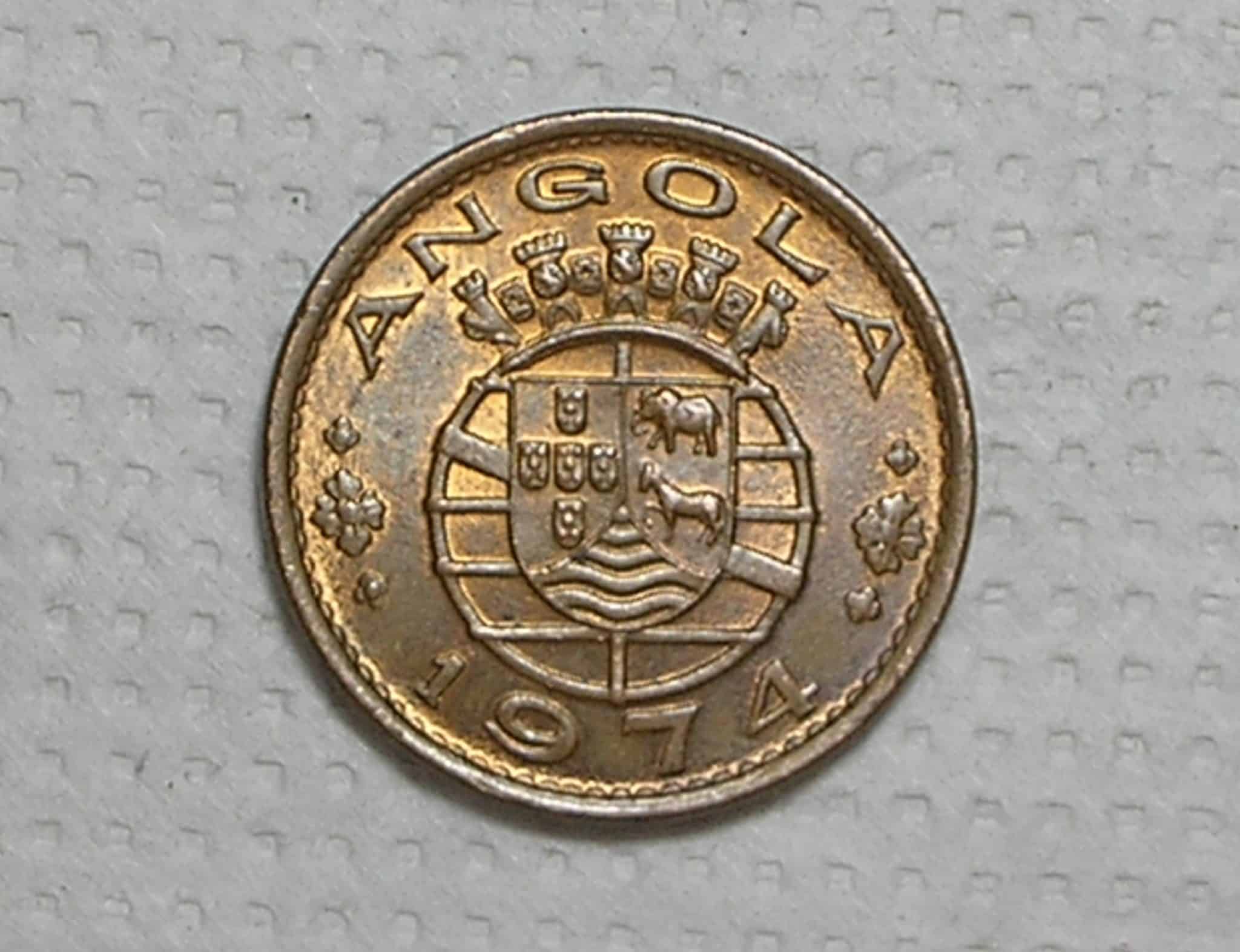 Angola) 1 Escudo - 1974 / Bz/al / S/Fc / box39