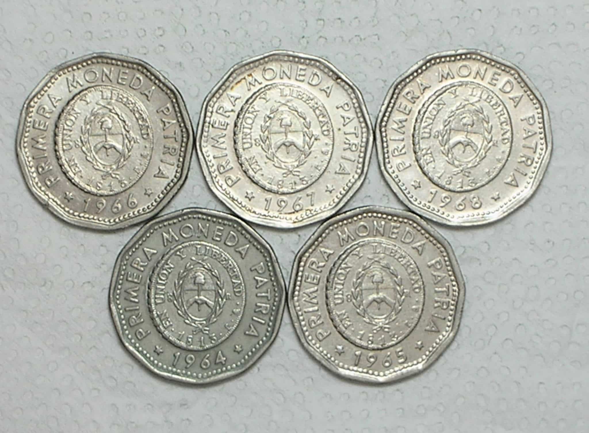 Argentina) Carimbo Piratini - 25 Pesos - 1964/65/66/67/68 / Primera Moneda / Sob / Ni-Cl.st. / box33