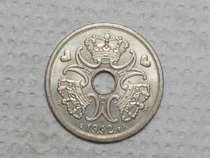 Dinamarca) 2 Kroner - 1992 / Holed center / Co/Ni / S/Fc / box39