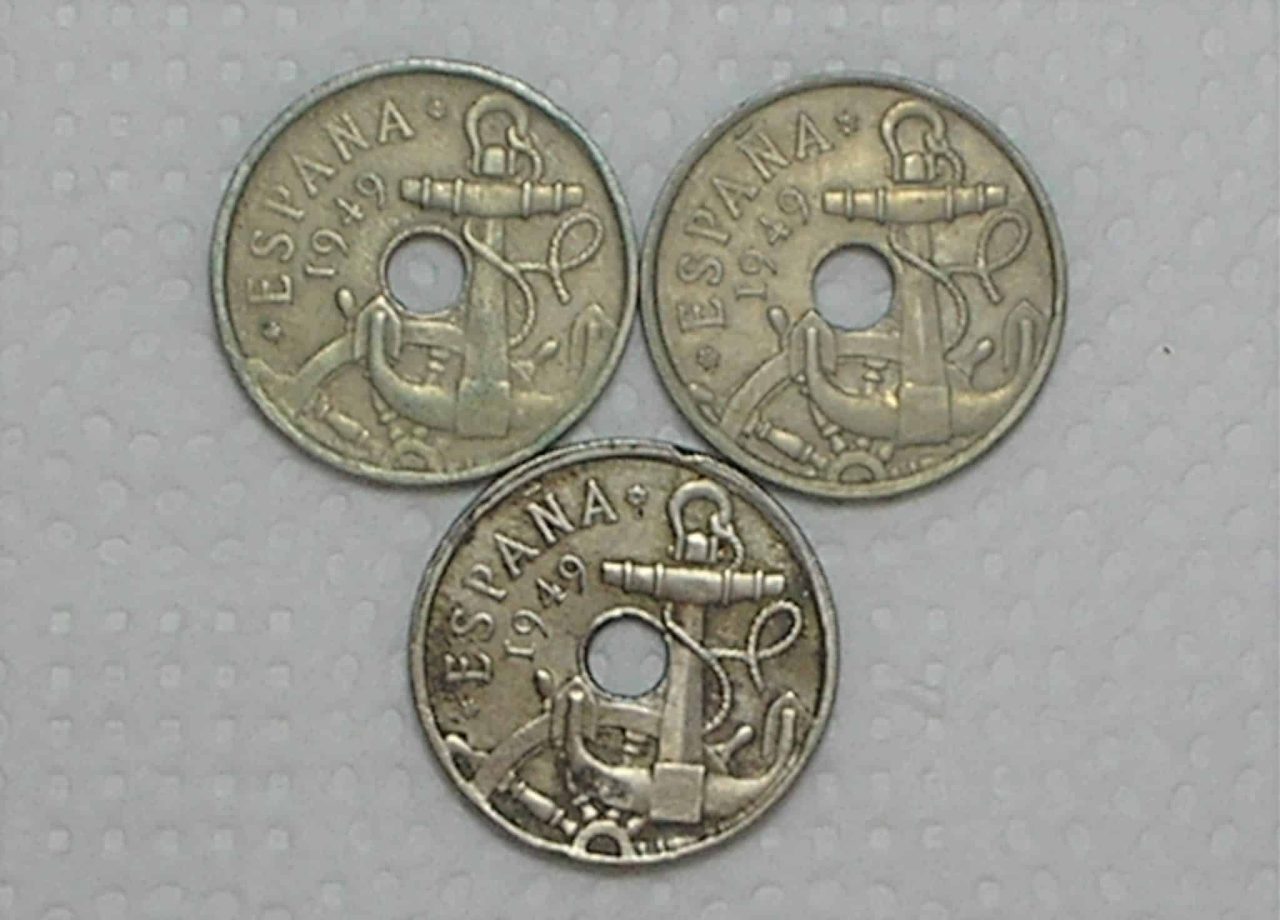 Espanha) 50 Centimes - 1949(54)(56)(62) / Holed center / Co/Ni / box33