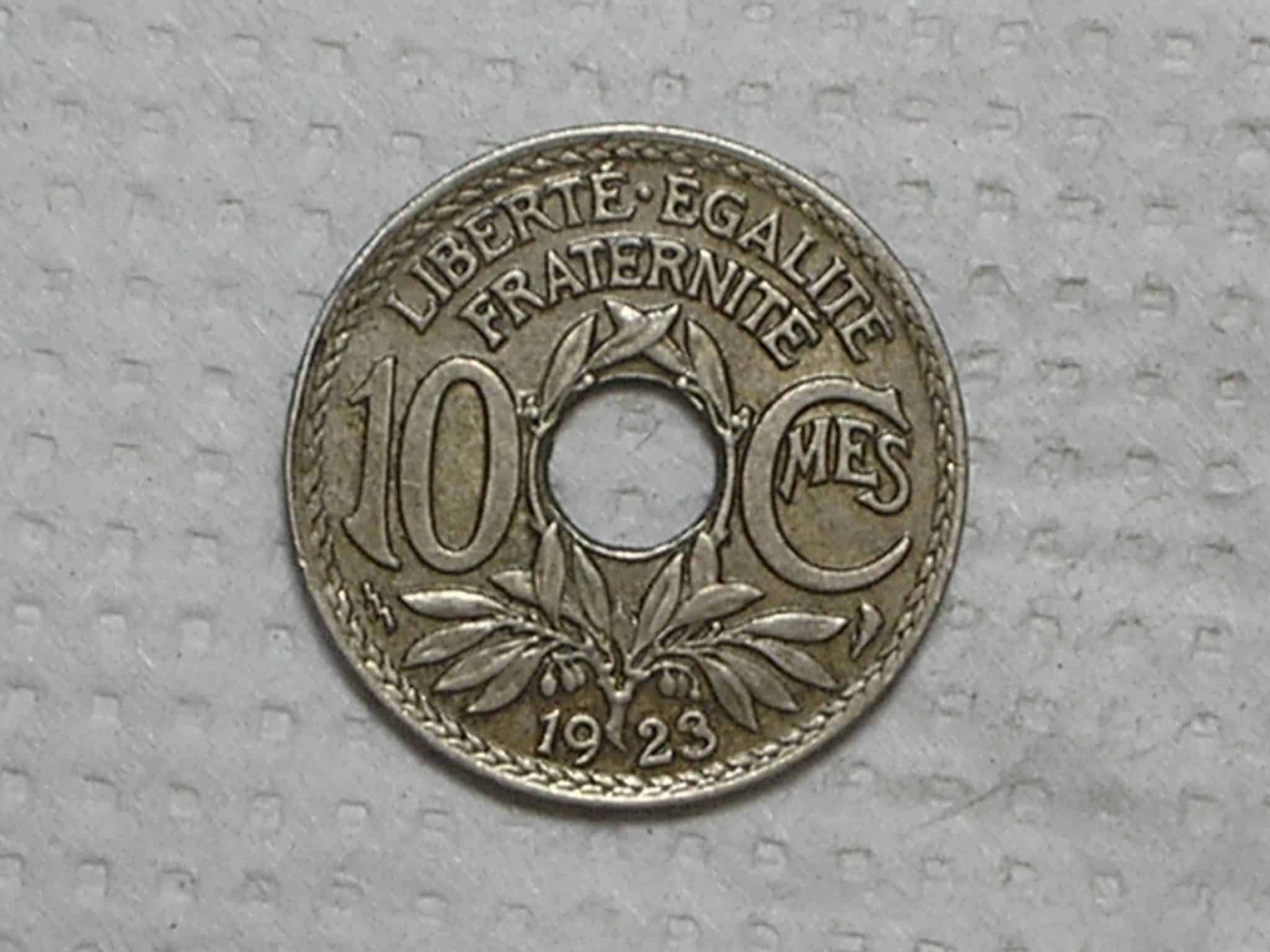 França) 10 Centimes - 1923 / Holed center / Co/Ni / box40.1