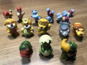 Lote de Brindes Kinder Ovo Anos 80 90 - Tartarugas, leões, hipopótamos, gnomos