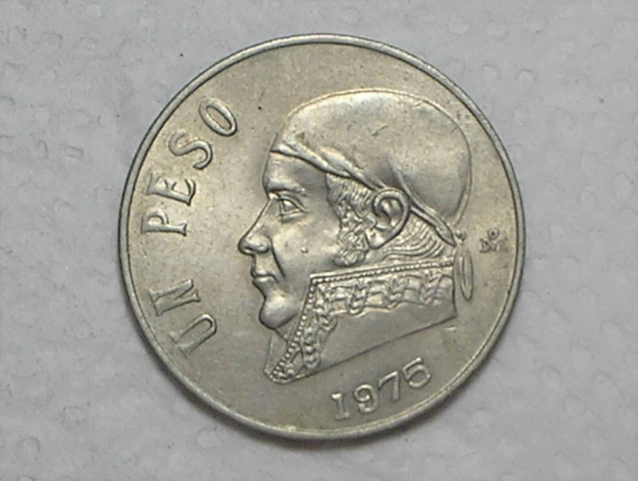 México) 1 Peso - 1975 - Tall narrow date / Co/Ni / Sob/ box36.2