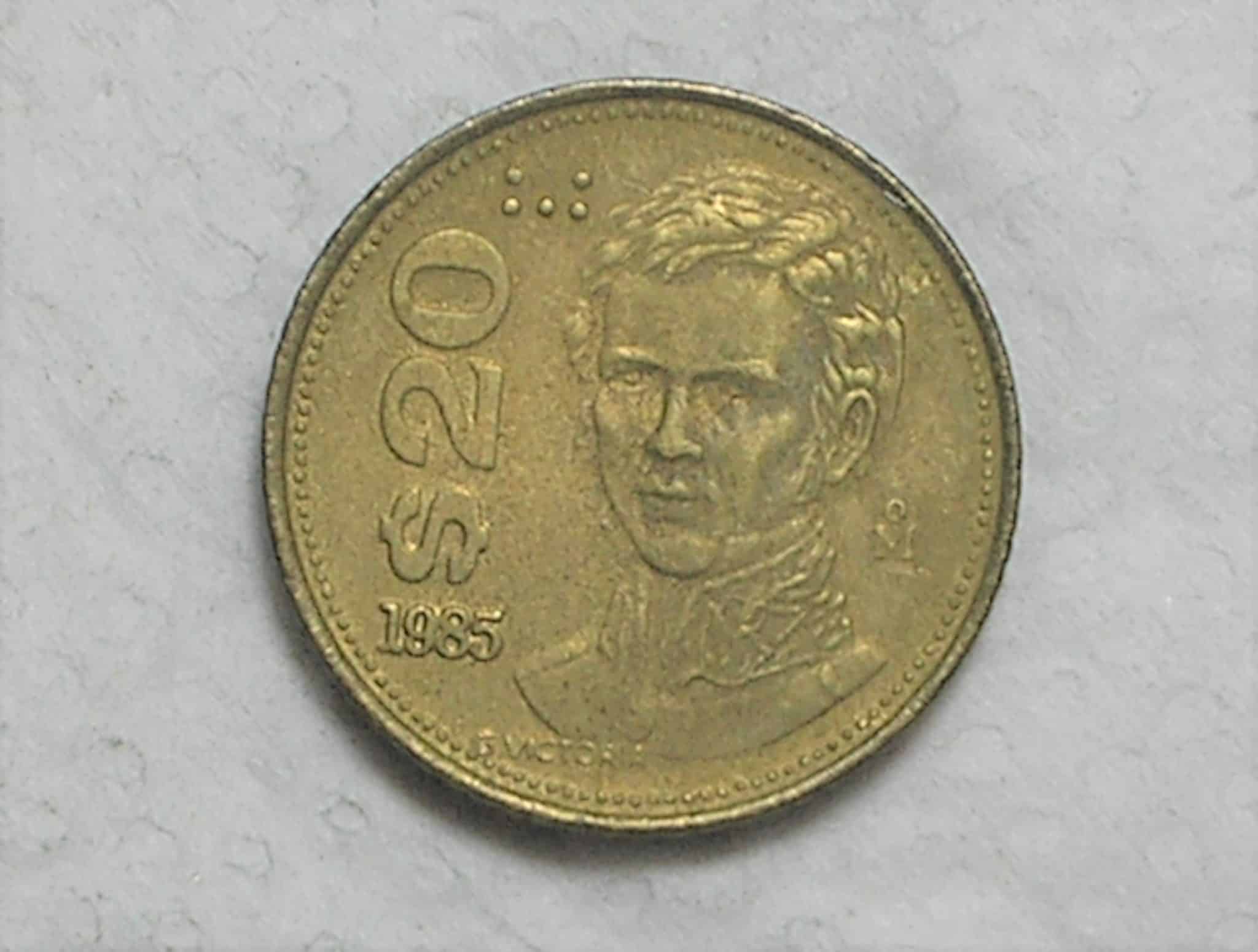 México) 20 Pesos - 1985 - Narrow date / Brass / Flor de cunho / box36