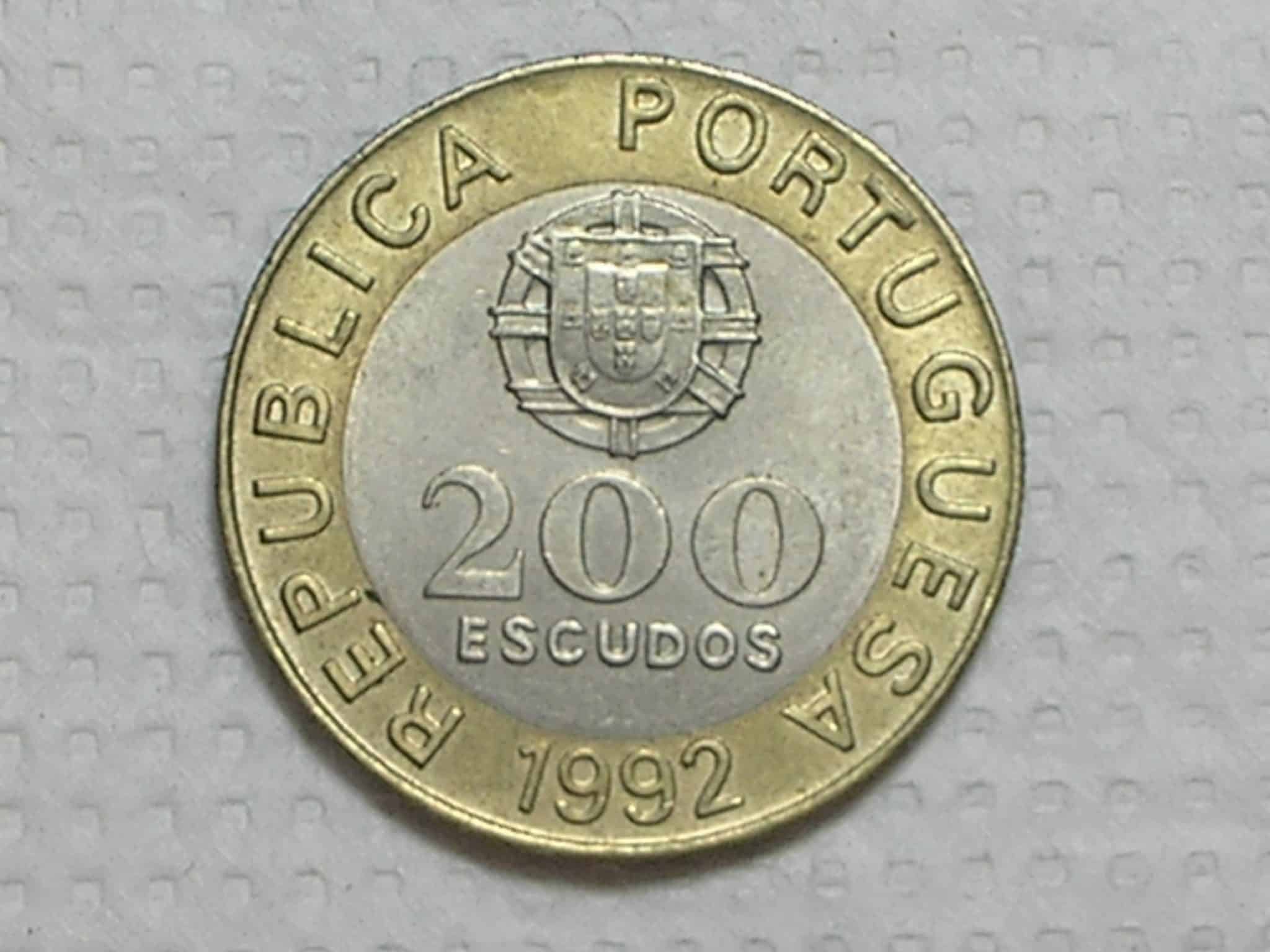 Portugal) 200 Escudos – 1999 / Bimetal / Flor de cunho / box38