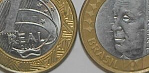 = Duas moedas de 1 Real 2002 do Juscelino com variante 1 Real cortado por traço e Juscelino com espinho no nariz