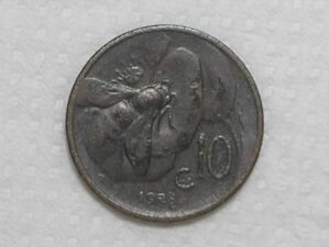 Italia) 10 Centesimi - 1928-r / Escassa / V. Emanvele III / Cobre / box41