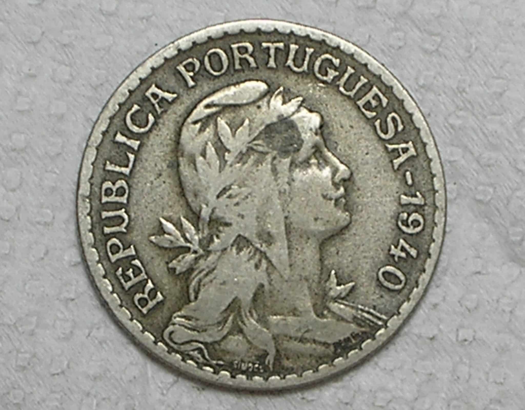 Portugal) 1 Escudo - 1940 / Data escassa / Cu/Ni / box42