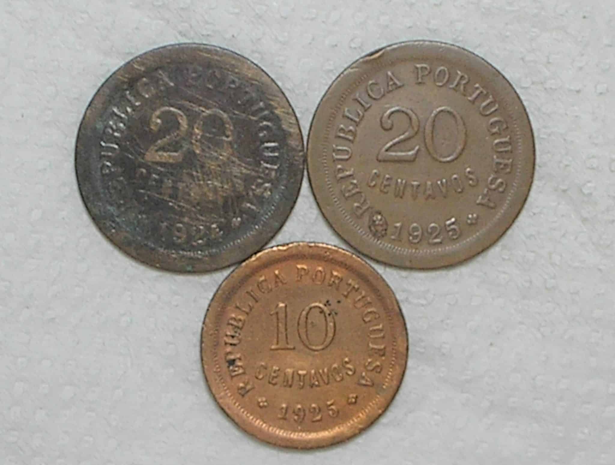 Portugal) 10 Cent. 1925 + 20 Cent. 1924/1925 / Bronze / box42.3