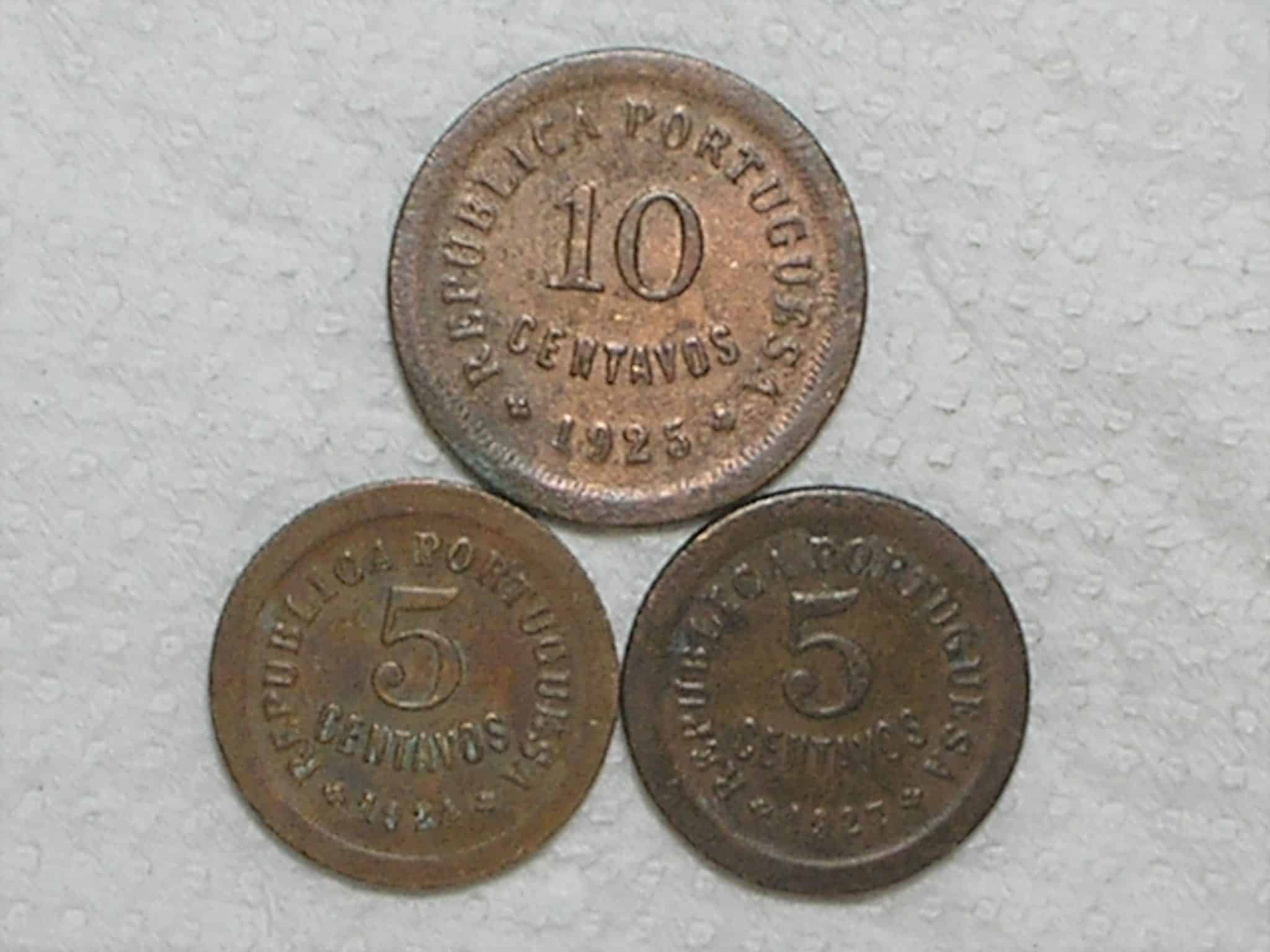 Portugal) 5 Cent. 1924/1927 + 10 Cent. 1925 / Bronze / box42.2
