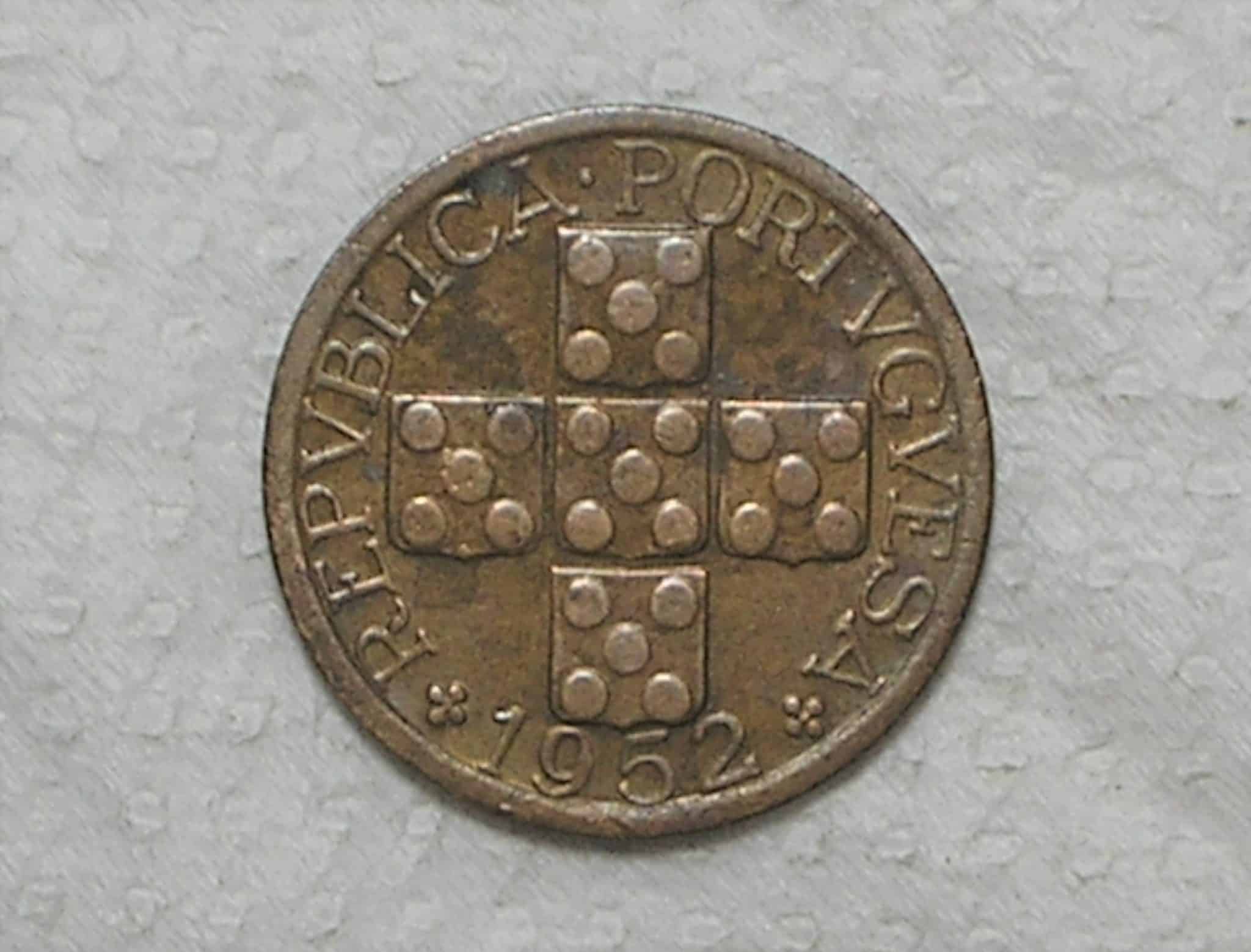 Portugal) X Centavos - 1952 / Escassa - Fecha a coleção / Bronze / / box42