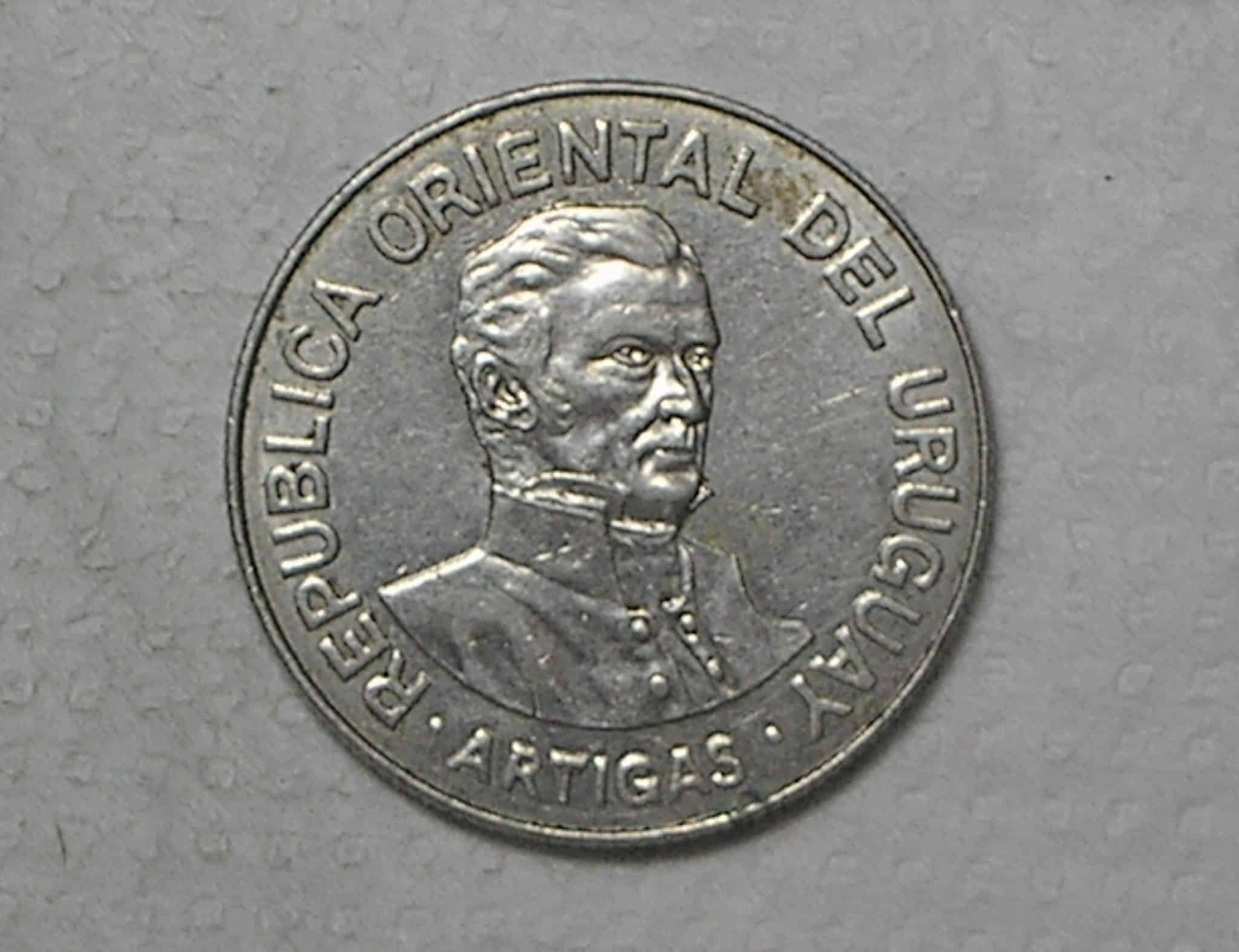 Uruguay) 500 N. Pesos - 1989 / Artigas/ 30mm / Co/Ni / Sob / box42