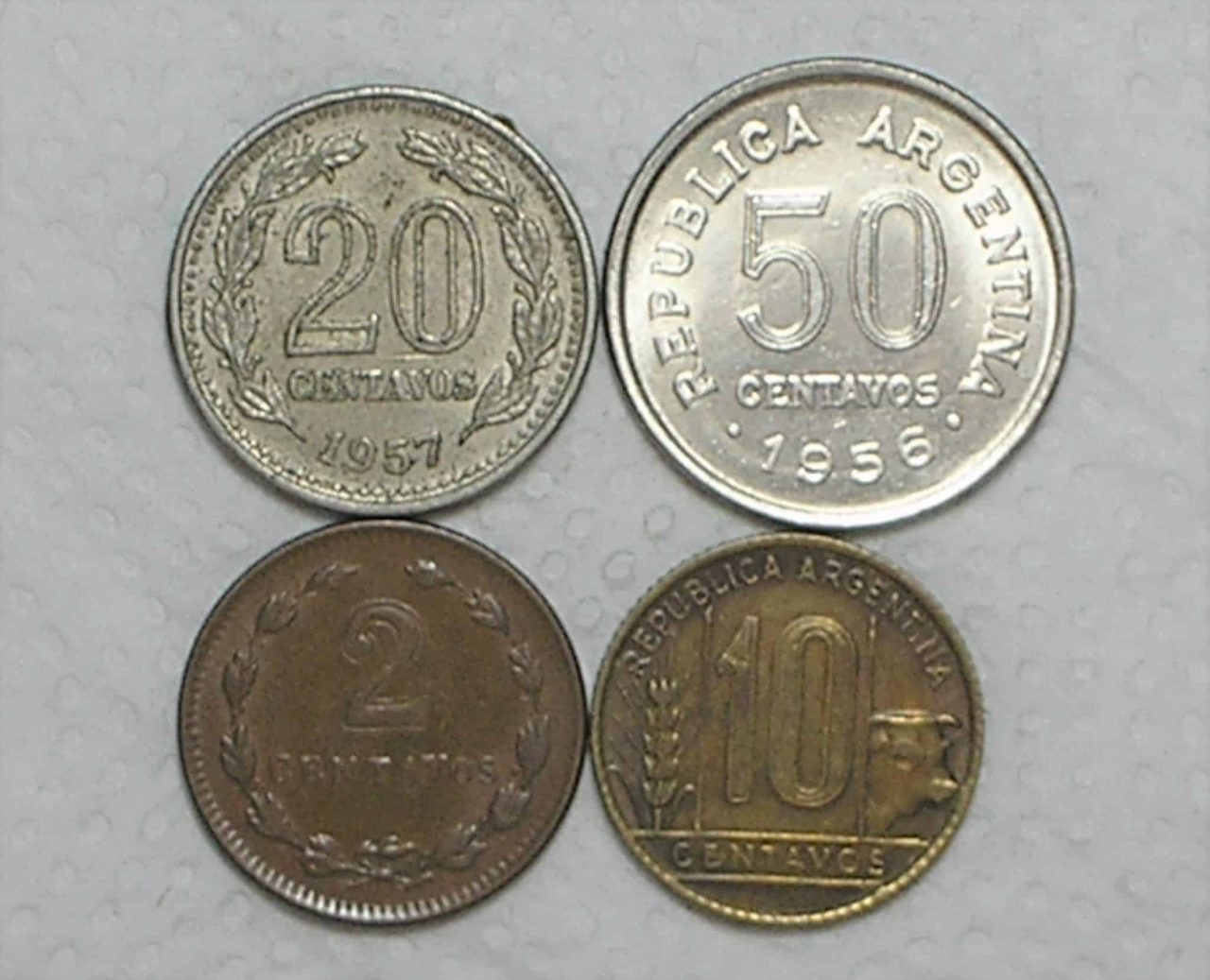 Argentina) 2 Cent. 1945 - Car. Piratini + 10 Cent. 1947 + 20 Cent. 1957 + 50 Cent. 1956 / Bz/Al-Ni / box43
