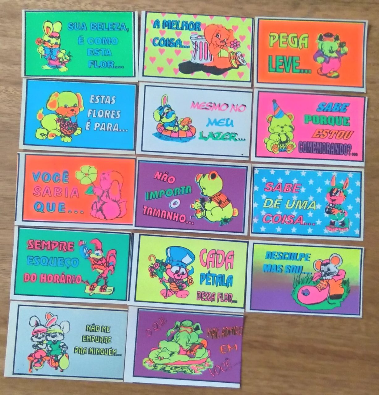 Cartao plástico Mensagens Alegres. Frente e verso. Valor de cada.