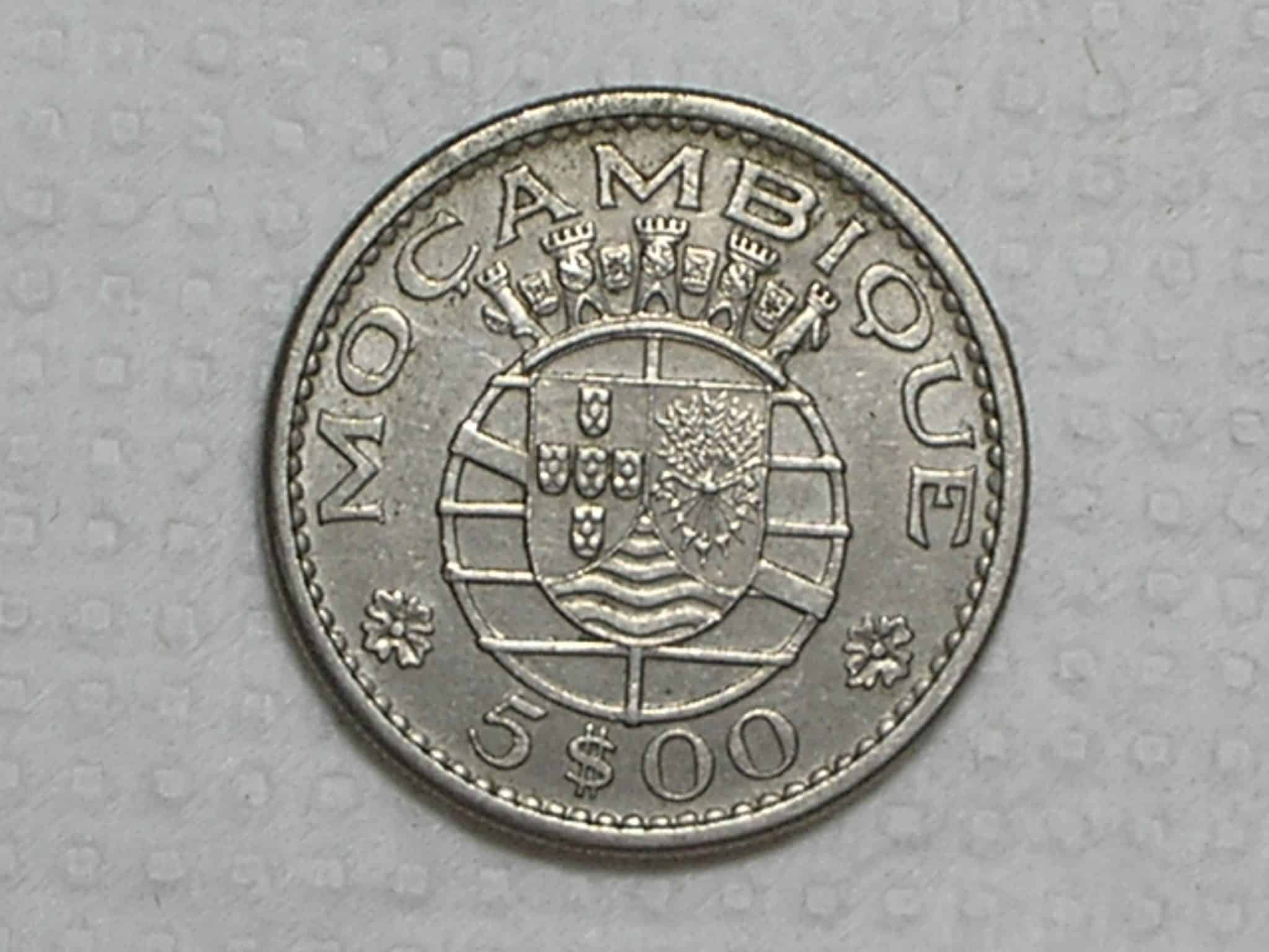 Moçambique) 5 Escudos - 1971 / Sob / Co/Ni / box45