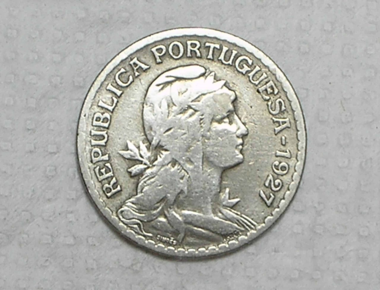 Portugal) 1 Escudo - 1927 / Co/Ni / box46