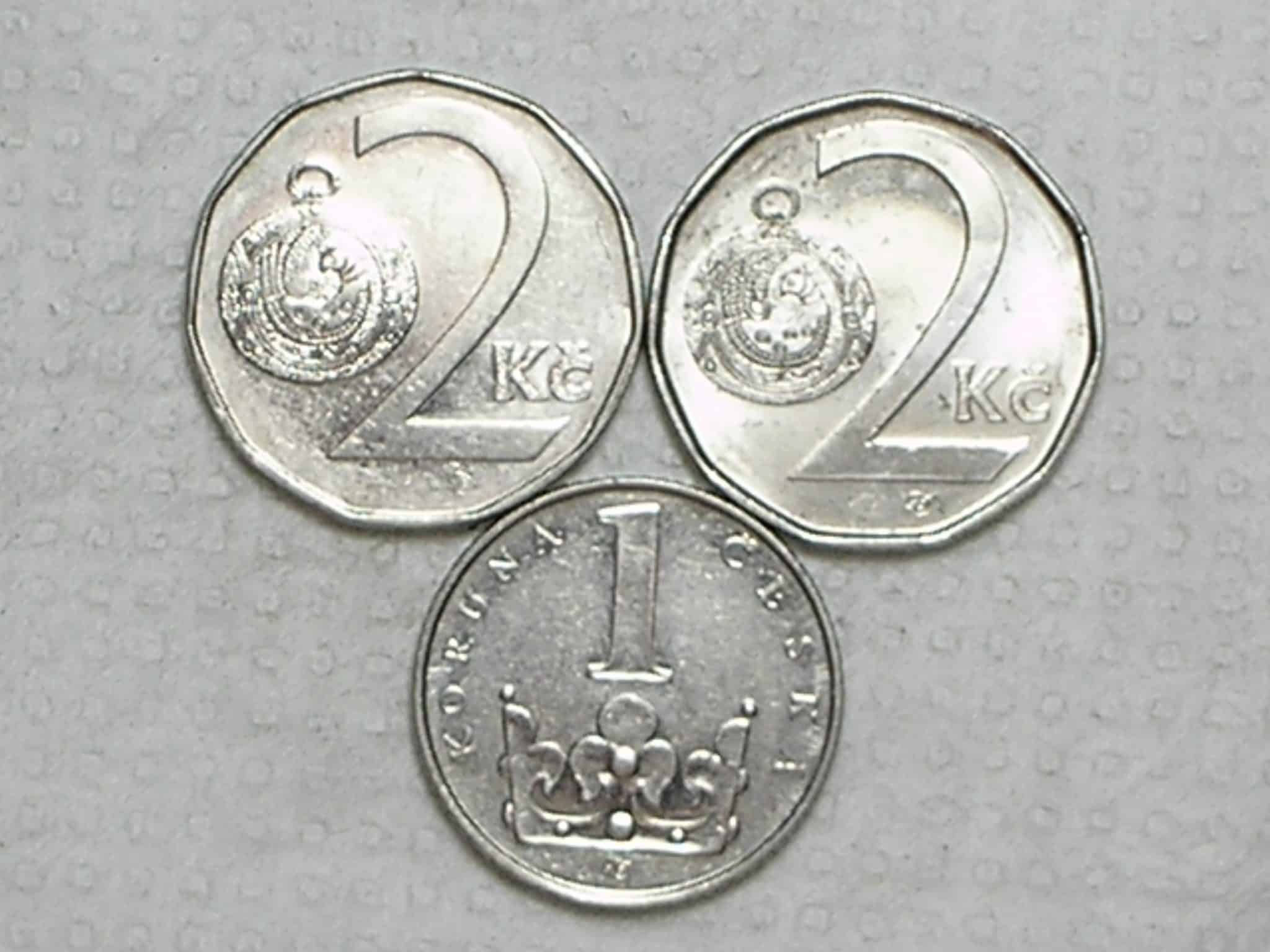 Tchecoslováquia) 1 Koruna - 1993 + 2 Korum - 1993/2001 / Ni / box46
