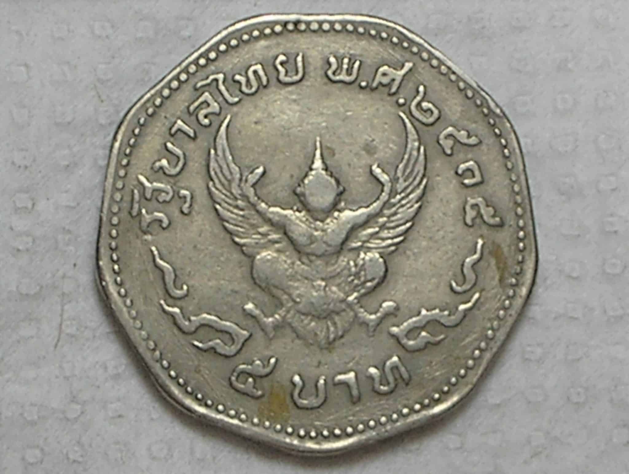 Thailandia) 5 Baht - 1972 / (Be2515) / Co/Ni / box46