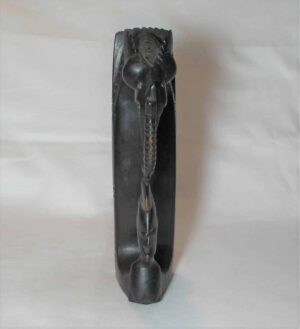 Escultura esculpida e talhada em madeira no estilo Africano --- Importado