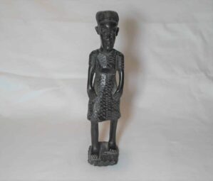 Escultura esculpida e talhada em madeira no estilo de mulher Africana - rico em detalhes --- importado