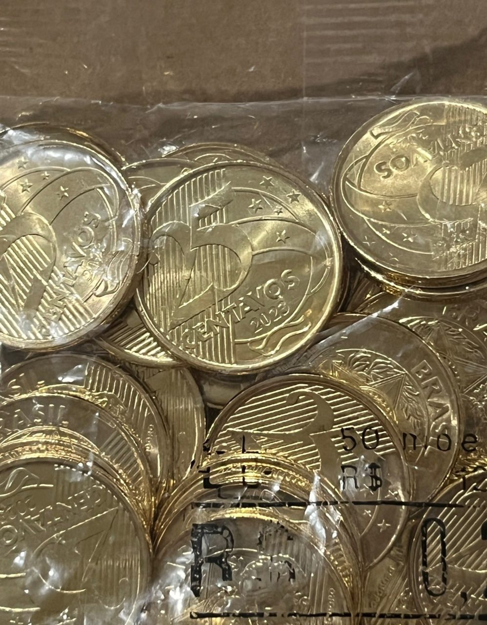 Sachê Lacrado da Moeda de 25 Centavos 2023 (50 Moedas Flor de Cunho) - Moedas de Coleção