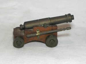 Militaria - Canhão Naval Imperial das forças amadas - Madeira nobre e ferro - Decorativa