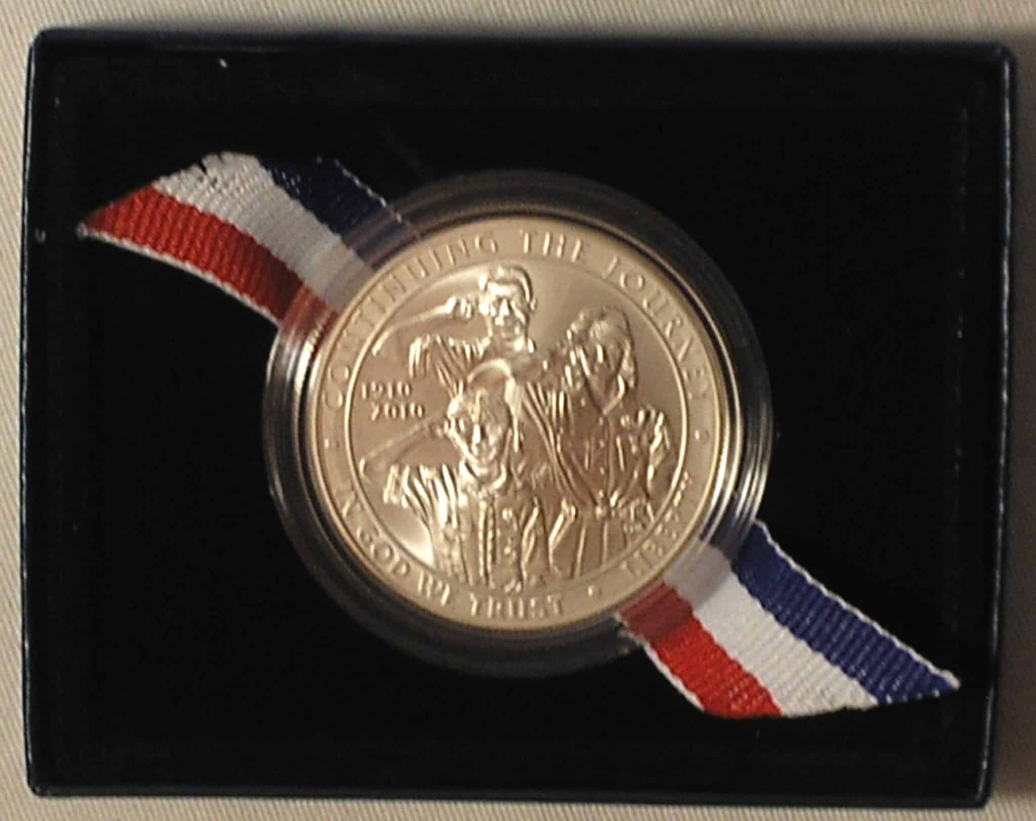 Estojo Usa Mint 1 Dollar - 2010-P / Centenial Silver Dollar Comemorative Boy Scouts of America / 26,730 g. Prata / cod.ems1