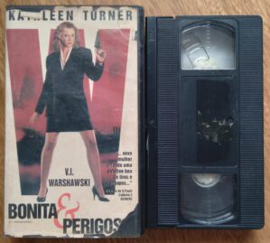 Fita VHS Kathleen Turner Bonita e Perigosa. Policial legendado.