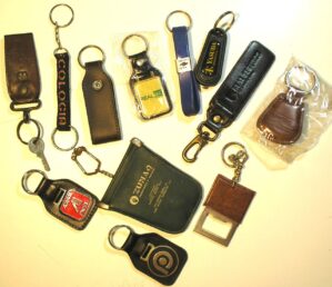 Coleção com 12 chaveiros de Luxo com algumas de couro e napa, tem um porta níquel