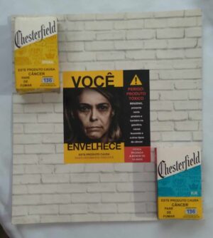 Expositor em papelão Cigarros Chesterfield.