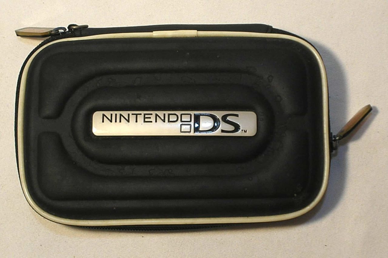 Porta Cd Para nintendo Ds na cor preta