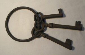 Três Chaves de porta de Cenzala ou convento no arco de ferro