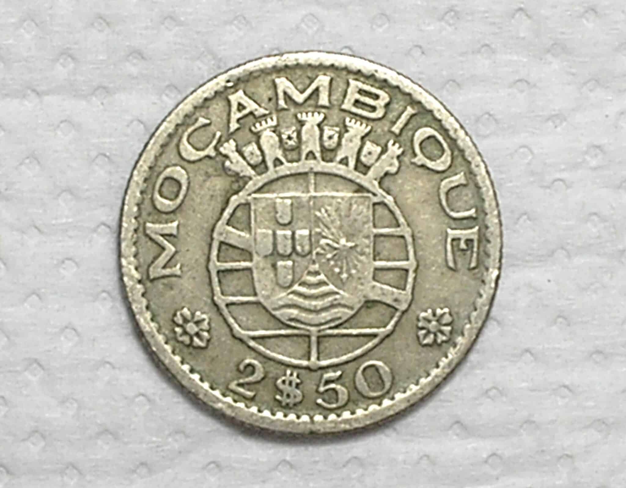 Moçambique) 2,5 Escudos - 1943 / Co/Ni / box49