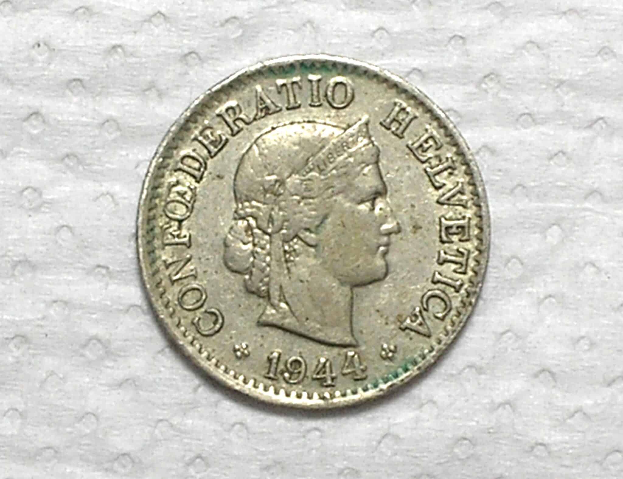 Suiça) 5 Rappen - 1944-b / 17.1 mm - 2g. / Co/Ni / box49