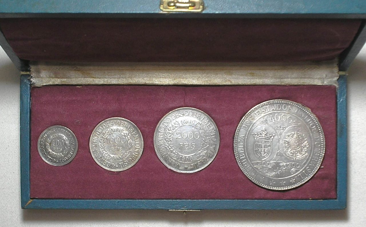 4.000 Réis - 1900 "" Estrela com 16 Raios "" / Série do 4º Centenário do Descobrimento do Brasil / Prata .917 / Flor de Cunho