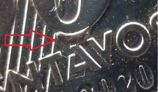 50 CENTVS. 2020 SOBRA DE METAL LIGANDO AS LETRAS A V DE CENTAVOS NO NUMERO 0 VER FOTO.