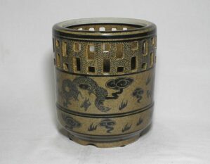 Cachepot - pote de luxo em cerâmica polida esmaltada e pintada - para enfeitar com flores ou qualquer utilidade.