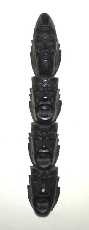 Importado da África - Escultura em madeira nobre polida esculpida e talhada em alto e baixo relevo em forma de quatro rostos de origem Africana