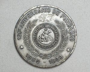 Medalha 120º Aniversário de Fundação 1868/1988 do Liceu Literário Português - Rio de Janeiro / Alpaca prateada / Flor de Cunho / Exemplar escasso