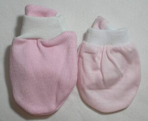 Dois Pares de luvinhas para Recém nascida na cor Rosa canelada e lisa em malha - menina