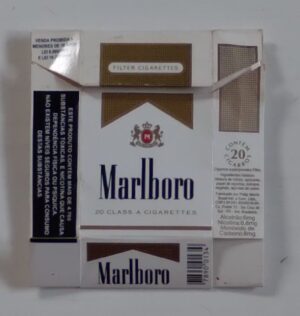 Embalagem Box vazio cigarros Marlboro filter Philip Morris Brasil. Informações em dourado.