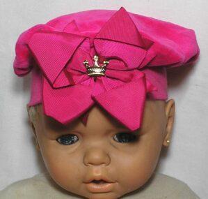 Touca Infantil Menina Recém nascida até 6 meses, Plush tipo aveludado com decoração frontal