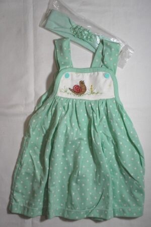 Vestido em malha com fita de cabeça na cor verde com bolinhas branca com detalhes em bordado caracol, veste menina de 1 a 3 meses
