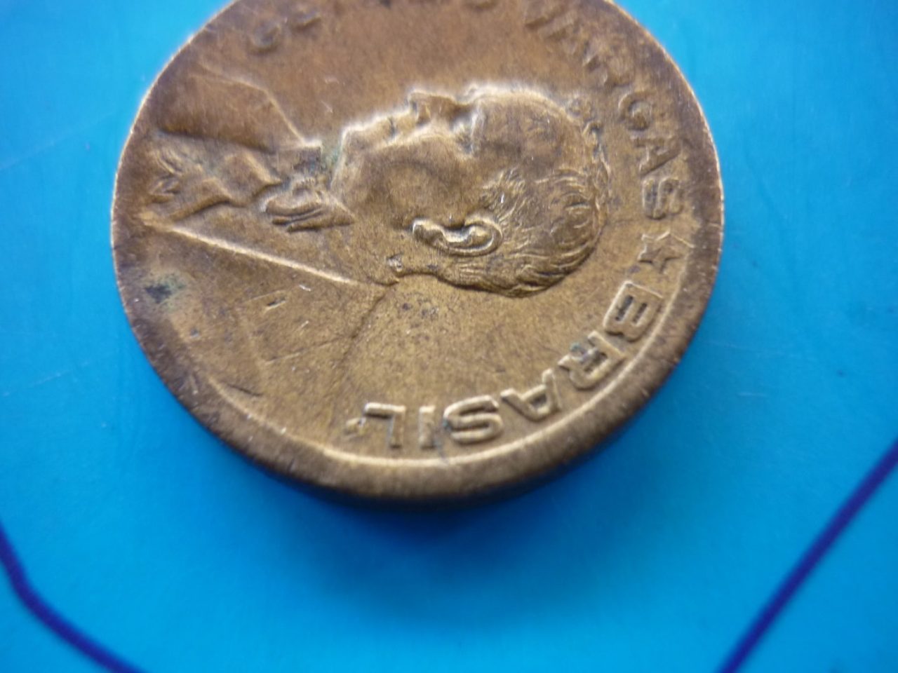 10 CENTVS. 1945 VARIANTE COM SIGLA, MOEDA CIRCULADA .