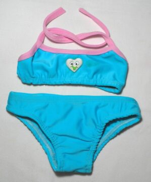 Biquíni infantil forrado nas duas peças com laço de pescoço e decoração central carinha de coração e olho que mexe, veste menina de 6 meses pra cima