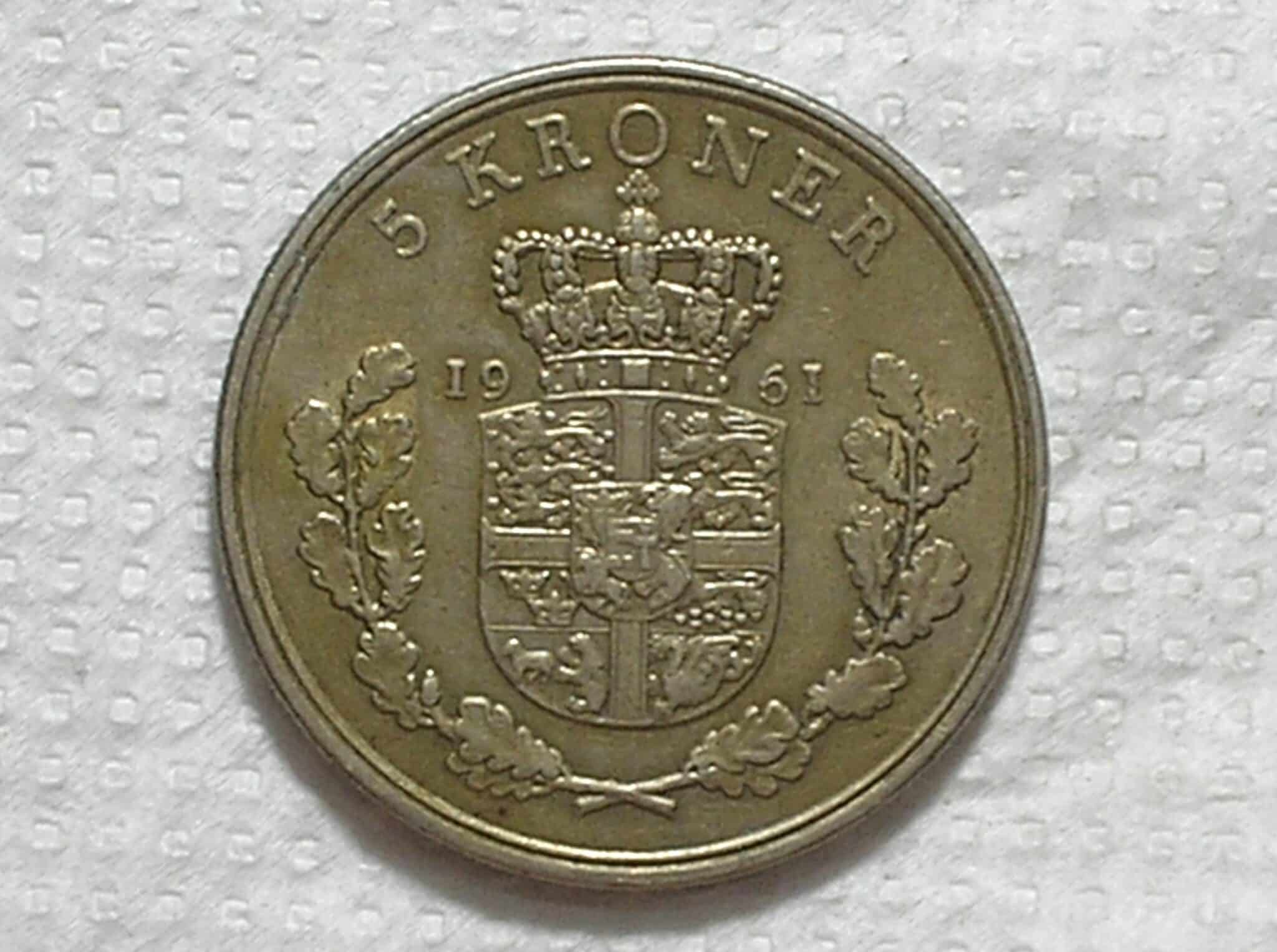 Dinamarca) 5 Kroner - 1961 / 15g - 33mm / Co/Ni / box53