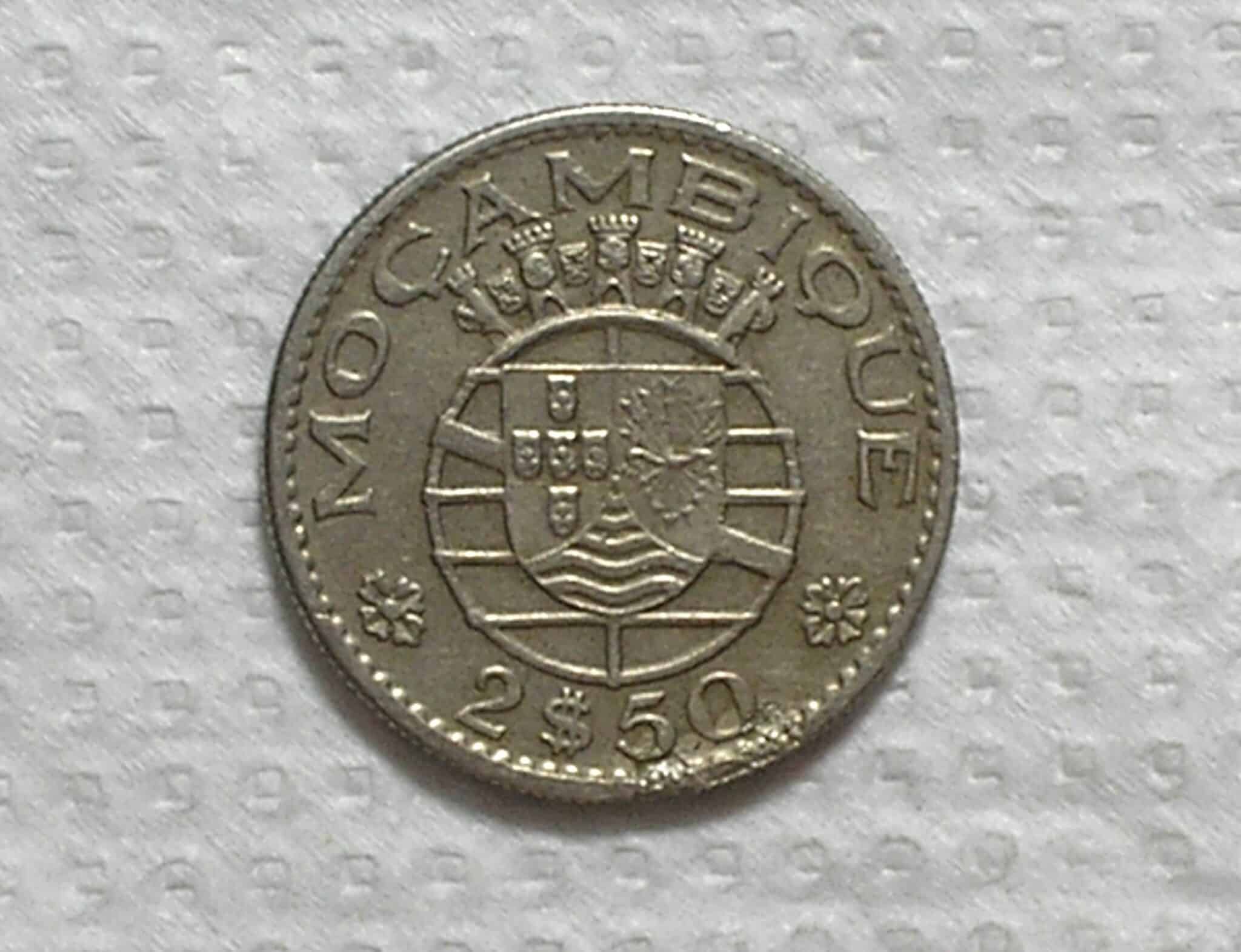 Moçambique) 2-1/2 Escudos - 1965 / 20mm / Co/Ni / box53