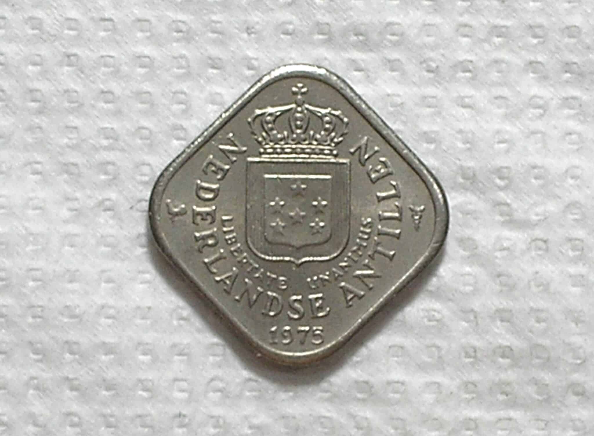 Netherland Antilles) 5 Cents - 1975 / 4,5g - 21mm / Co/Ni / box53.1