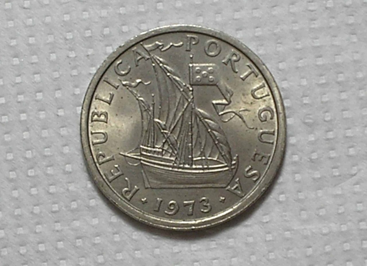 Portugal) 10 Escudos - 1973 / S/Fc / box54