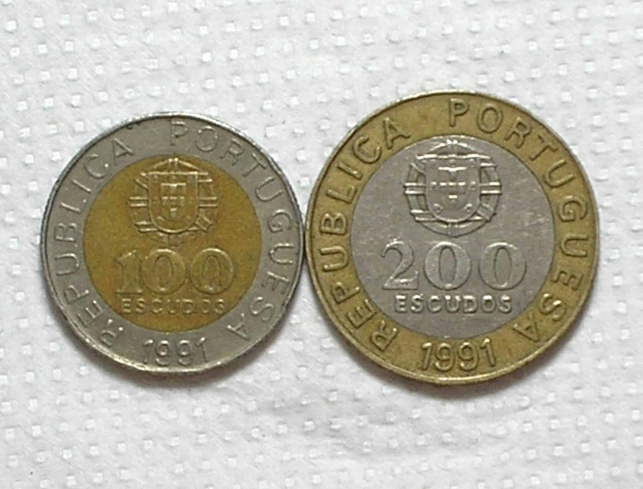 Portugal) 100 / 200 Escudos - 1991 / Bimetal / 24/28mm / box54